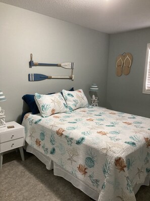 3 habitaciones, tabla de planchar con plancha y cuna de viaje 