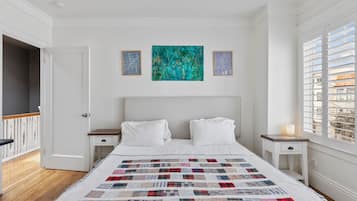 4 bedrooms, iron/ironing board, free WiFi, bed sheets