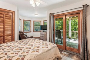 6 bedrooms, free internet, bed sheets