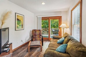 تلفزيون، برامج وأفلام نتفليكس، مشغل دي في دي، كُتُب