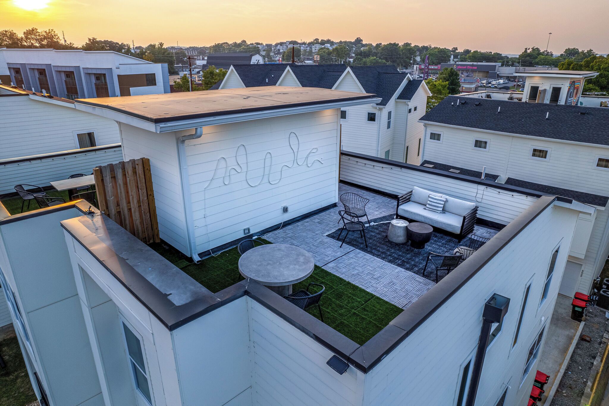 Bohemian Luxe - Rooftop Deck - Mins to Broadway!