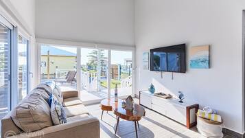 Smart-tv, boeken en een stereo