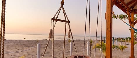 Am Strand, LiegestĂŒhle, StrandtĂŒcher