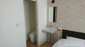 1 dormitorio, escritorio, tabla de planchar con plancha y wifi gratis