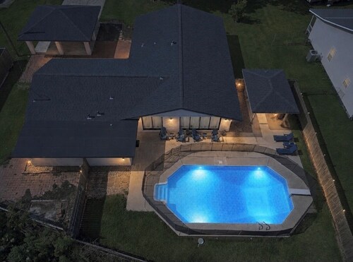 3BD Getaway with pool: Paradise Near the Casinos