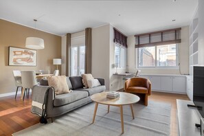 TV, stereo - Renovated Les Corts 2BR w/ Balcony, by Blueground (Barcelona)