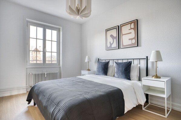 2 bedrooms, iron/ironing board, WiFi, bed sheets