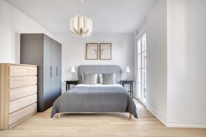 2 bedrooms, iron/ironing board, WiFi, bed sheets - Luxe Vorstädte 3.5 Room w/ W/D & Storage, 2 min to Market, by Blueground (Basel)