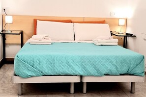 1 habitación, tabla de planchar con plancha, wifi y ropa de cama 