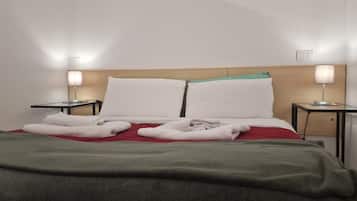 1 dormitorio, tabla de planchar con plancha, wifi y ropa de cama