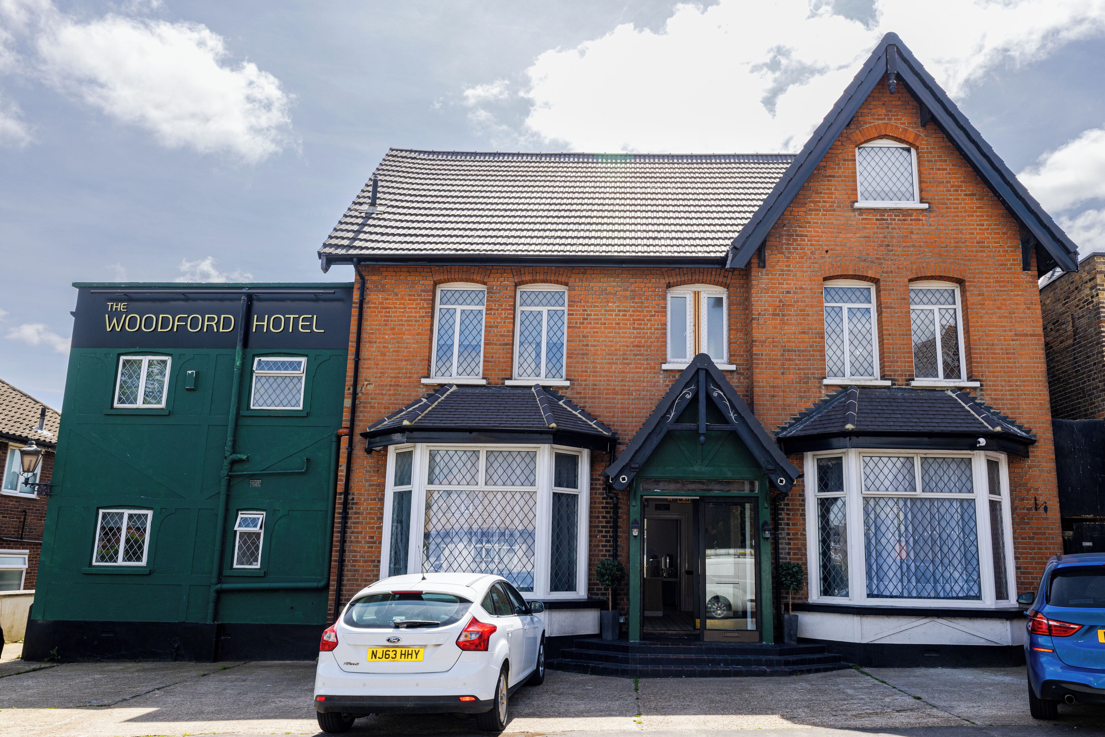 Vista frontal de la propiedad