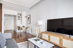 Télévision, chaîne hi-fi