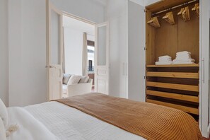 2 chambres, fer et planche à repasser, Wi-Fi, draps fournis