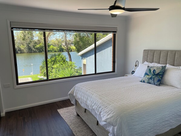 3 bedrooms, desk, iron/ironing board, free WiFi