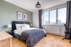 3 habitaciones, tabla de planchar con plancha, wifi y ropa de cama 