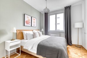 3 bedrooms, iron/ironing board, WiFi, bed sheets - Refurbished Penzing 3BR w/ Elevator & Balcony, nr metro U3, by Blueground (Vienna)