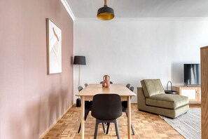 Dining - Refurbished Penzing 3BR w/ Elevator & Balcony, nr metro U3, by Blueground (Vienna)