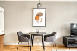 Dining - Hip Alsergrund 1BR w/ Elevator & Balcony, central location, by Blueground (Vienna)