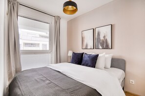 1 bedroom, iron/ironing board, WiFi, bed sheets - Hip Alsergrund 1BR w/ Elevator & Balcony, central location, by Blueground (Vienna)