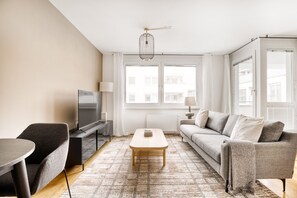 TV, stereo - Hip Alsergrund 1BR w/ Elevator & Balcony, central location, by Blueground (Vienna)