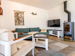 Televisión y chimenea 