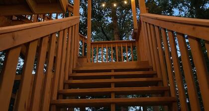 Eagle Crest Treehouse with lake view.