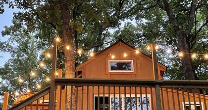 Eagle Crest Treehouse with lake view.