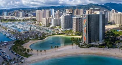 Remodeled Studio Hotel Walk to Ala Moana Beach