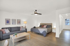 2 bedrooms, desk, iron/ironing board, free WiFi - Prime Downtown Location+Garage. Walk to Mass Ave. (Indianapolis)