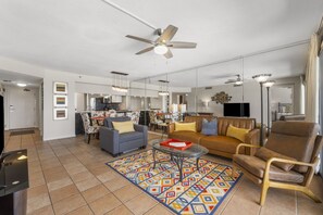 TV - 2/2, Sleeps 7, Beautiful 9th floor Destin Condo on the Beach , Stunning Views!! Book now! (Destin)