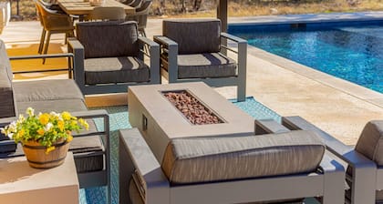 Sleeps 18, Football Fave, Pool, Hot Tub, Fire Pits