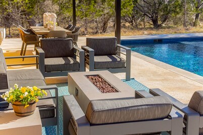 Sleeps 18, Football Fave, Pool, Hot Tub, Fire Pits