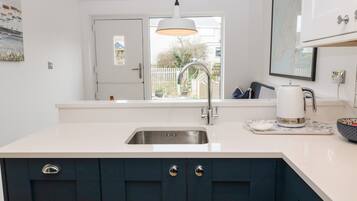 Cottage | Private kitchen | Fridge, dishwasher, electric kettle, toaster