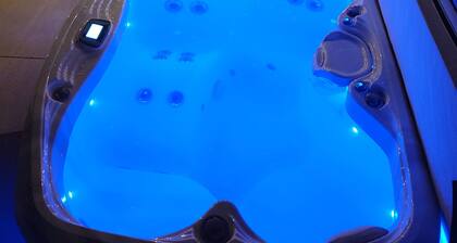 Lake House with Jacuzzi