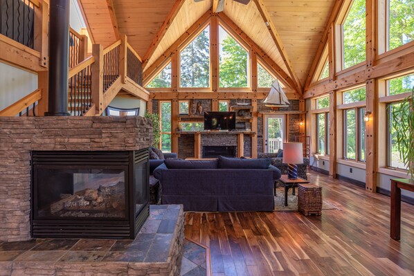 Smart TV, fireplace - Private Kangaroo Lake Waterfront home in Baileys Harbor (Baileys Harbor)