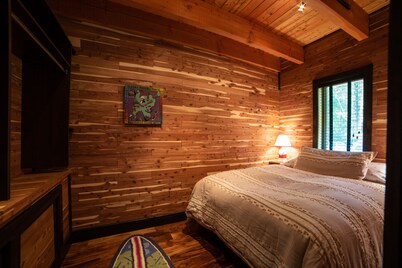 Private Kangaroo Lake Waterfront home in Baileys Harbor