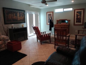 Télévision, cheminée