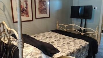 1 bedroom, desk, iron/ironing board, free WiFi