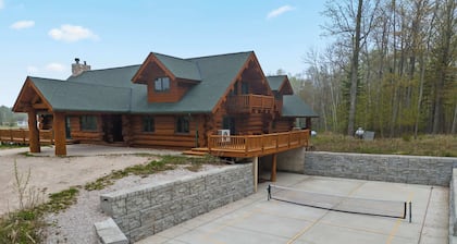 Log Retreat w/ Private Pickleball Court in Fish Creek!