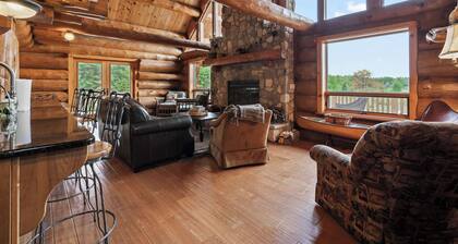 Log Retreat w/ Private Pickleball Court in Fish Creek!