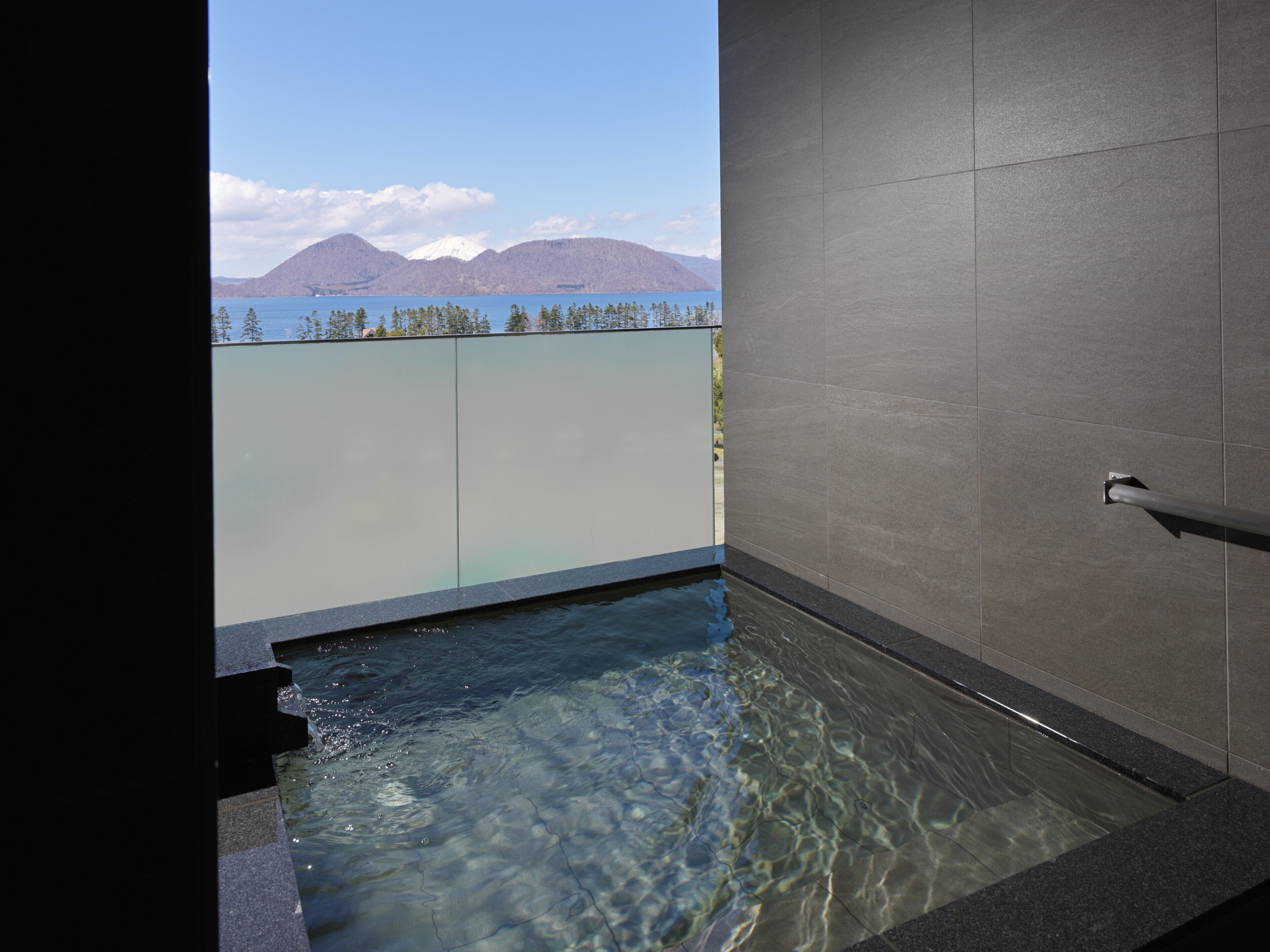 Free toiletries, hair dryer, bidet, towels