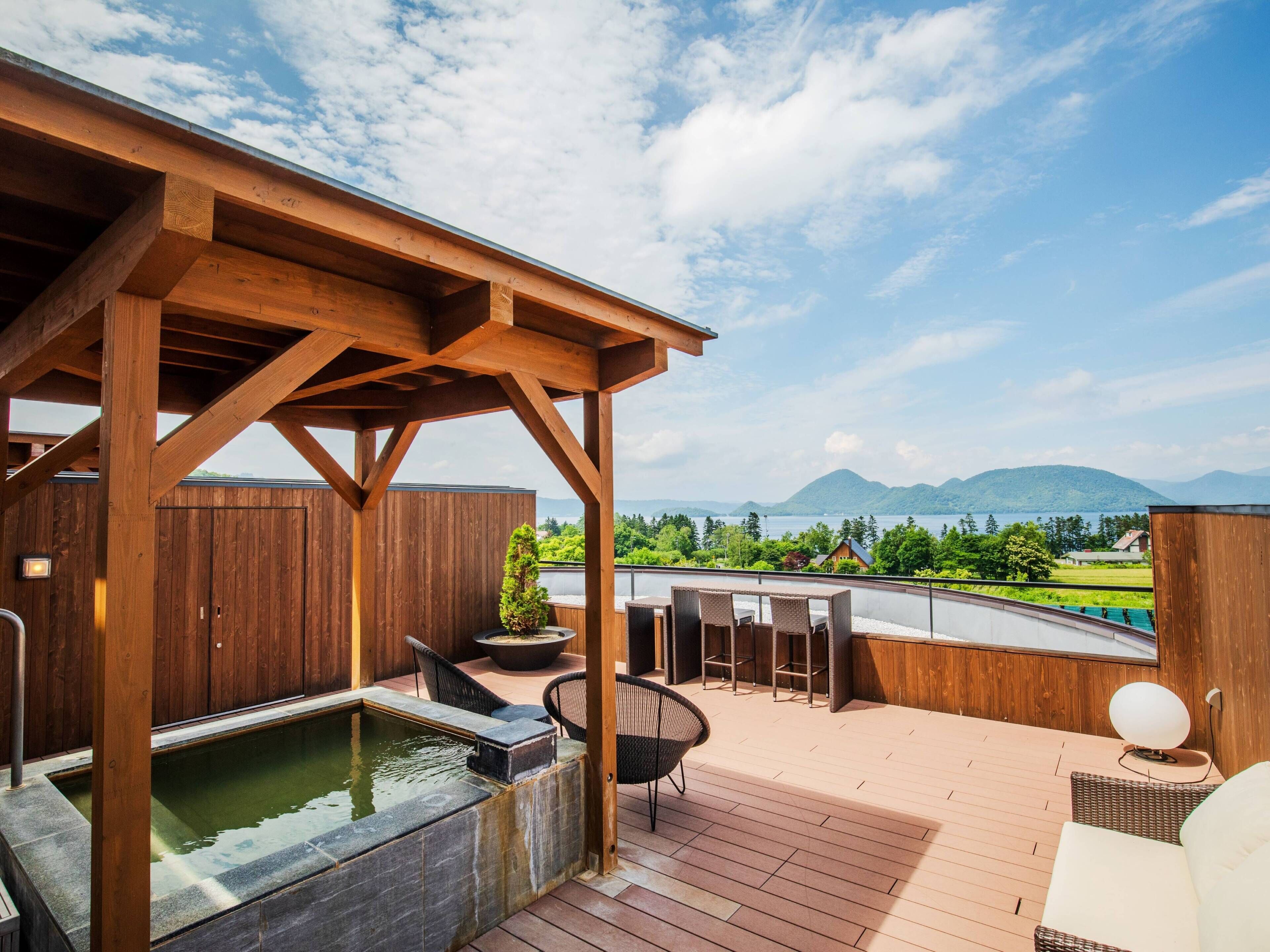 Japanese Western Style Room with Onsen Open-Air Bath (Lake View) West Wing, Non-Smoking | Bathroom | Free toiletries, hair dryer, bidet, towels