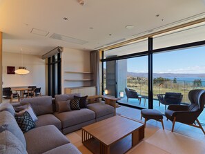 Suite Premium, no fumadores, vistas al lago (Onsen Open-Air Bath, East Wing) | Ropa de cama de alta calidad y caja fuerte