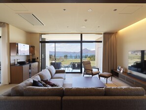 Suite, no fumadores, vistas al lago (Onsen Open-Air Bath, East Wing) | Vistas desde la habitación