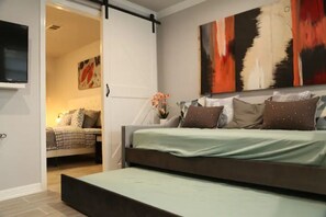 1 habitación, escritorio, tabla de planchar con plancha y wifi 