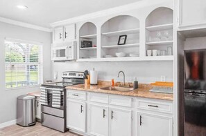 Refrigerador, microondas, horno y lavavajillas 