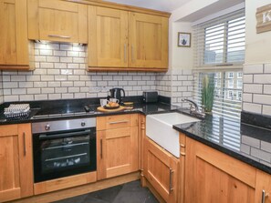 冰箱、电热水壶、烤面包机、厨具/餐具