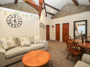 Interior - Howard's Hideaway (High Peak)