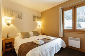 2 bedrooms, bed sheets - Vallorcine Buet 33 ski in / ski out, Vallorcine (Argentiere), France (Vallorcine (Argentiere))