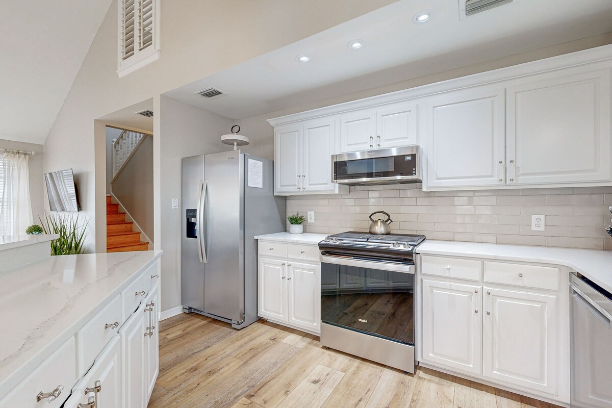 Photo 9 of Steps to beach & community pool, dog-friendly, great location
